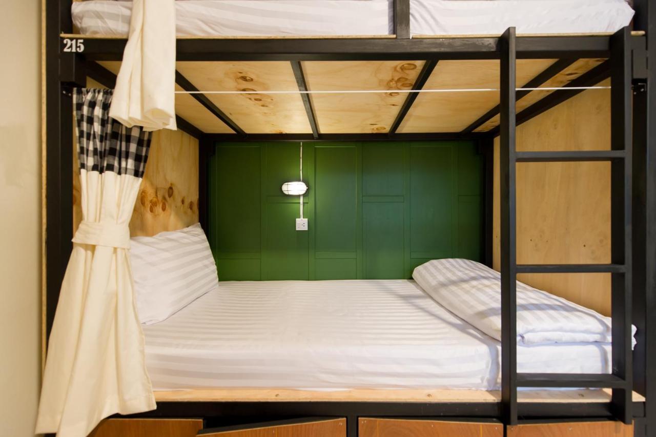 The Neighbors Hostel (Adults Only) Phuket Extérieur photo