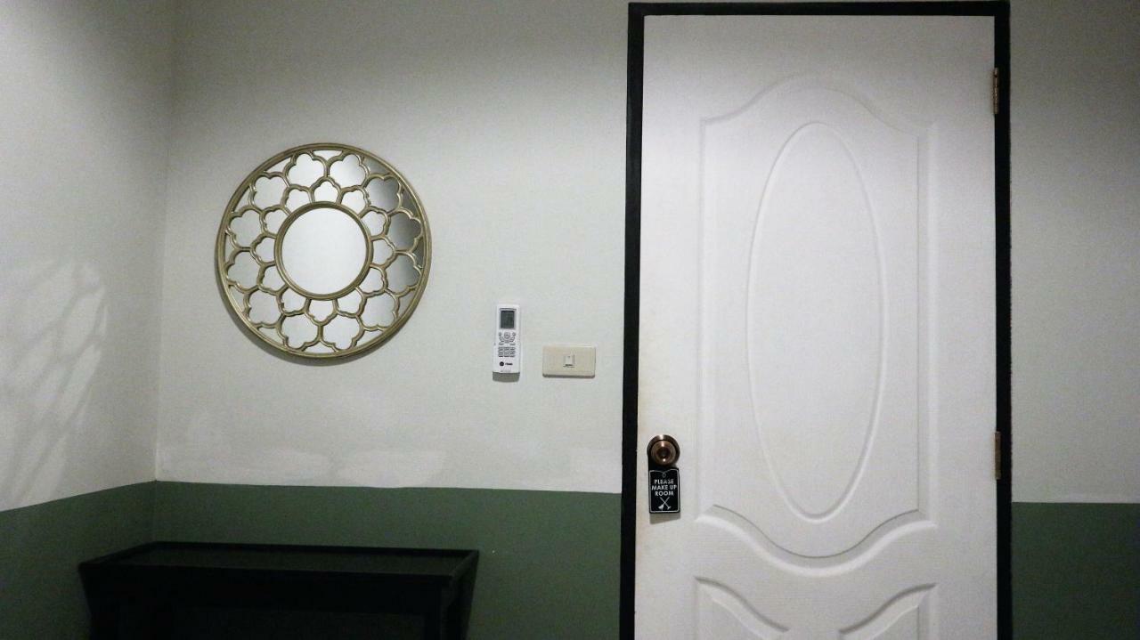 The Neighbors Hostel (Adults Only) Phuket Extérieur photo